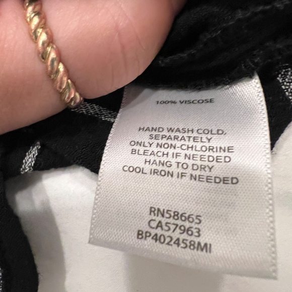 B.P Black and White  Sleeveless Button Down - Picture 2 of 3